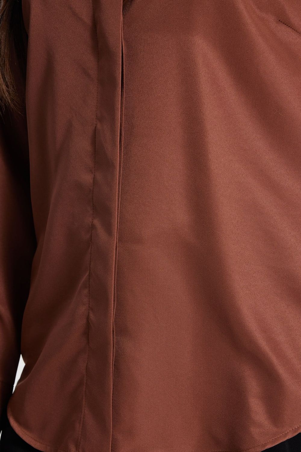 Kadın Slim Fit Dar Kesim Vucüda Oturan Uzun Kollu Gizli Düğme Detaylı Kahverengi Basic Gömlek