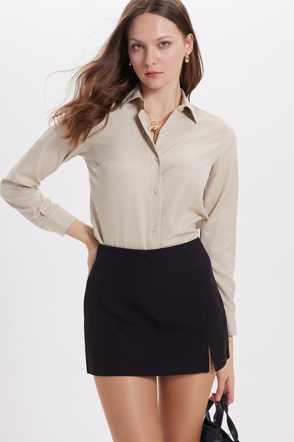 Kadın Slim Fit Dar Kesim Vücuda Oturan Uzun Kollu Açık Bej Basic Gömlek