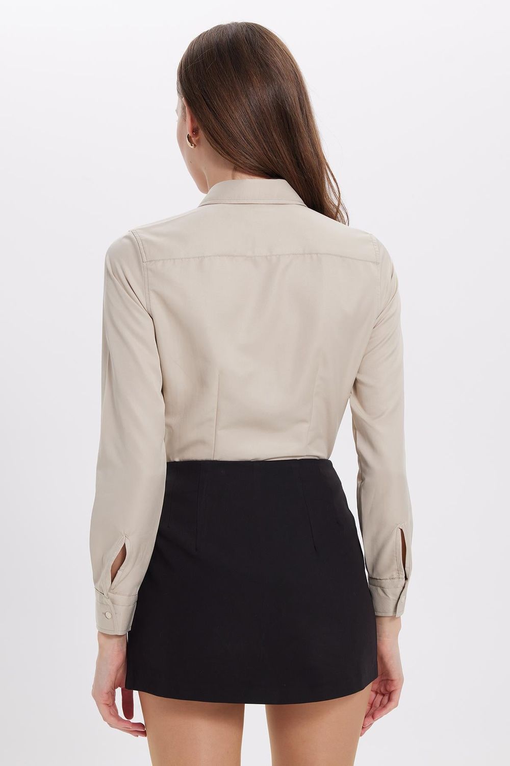 Kadın Slim Fit Dar Kesim Vücuda Oturan Uzun Kollu Açık Bej Basic Gömlek