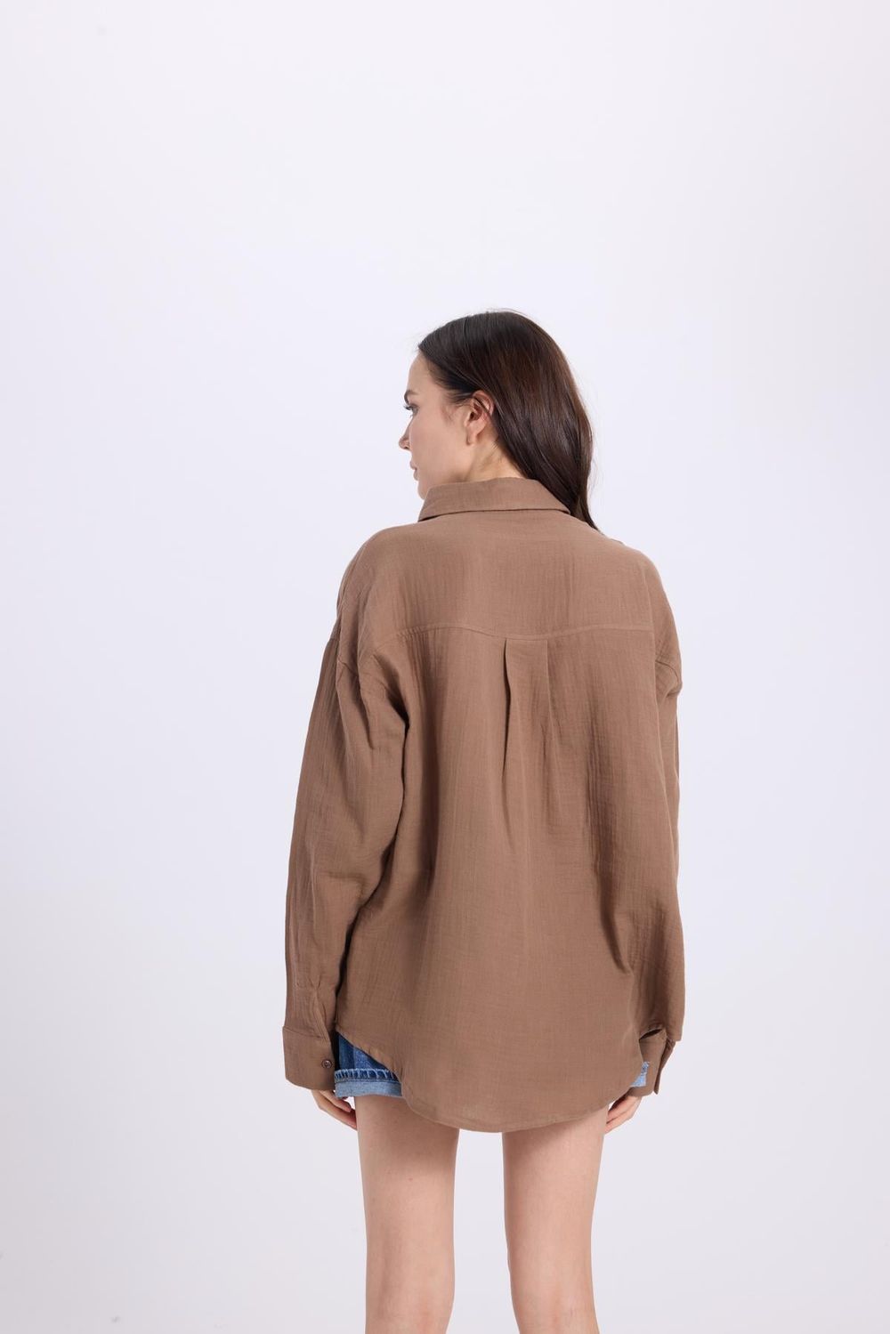 Kadın Oversize Geniş Kesim %100 Pamuk Müslin Kumaş Uzun Kollu Cepli Dokulu Kahverengi Gömlek