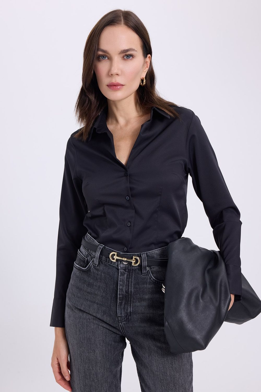 Kadın Slim Fit Dar Kesim Pensli Vucüda Oturan Klasik Yaka Uzun Kollu Likralı Siyah Gömlek