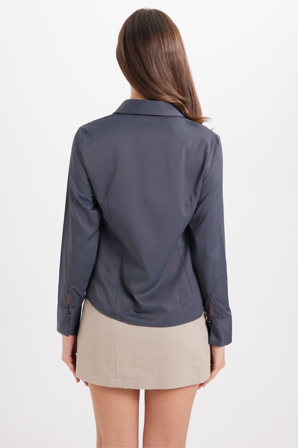 Kadın Slim Fit Dar Kesim Pensli Vucüda Oturan Klasik Yaka Uzun Kollu Likralı Antrasit Gömlek