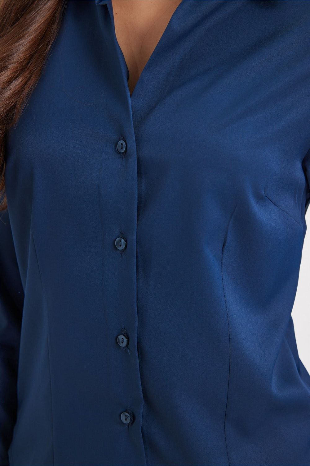 Kadın Slim Fit Dar Kesim Pensli Vucüda Oturan Uzun Manşet V Yaka Gömlek