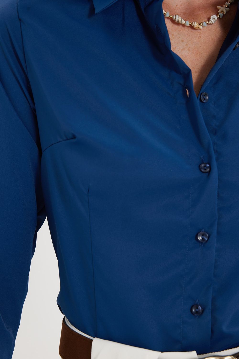 Kadın Slim Fit Dar Kesim Pensli Vucüda Oturan Klasik Yaka Uzun Kollu Likralı Lacivert Gömlek