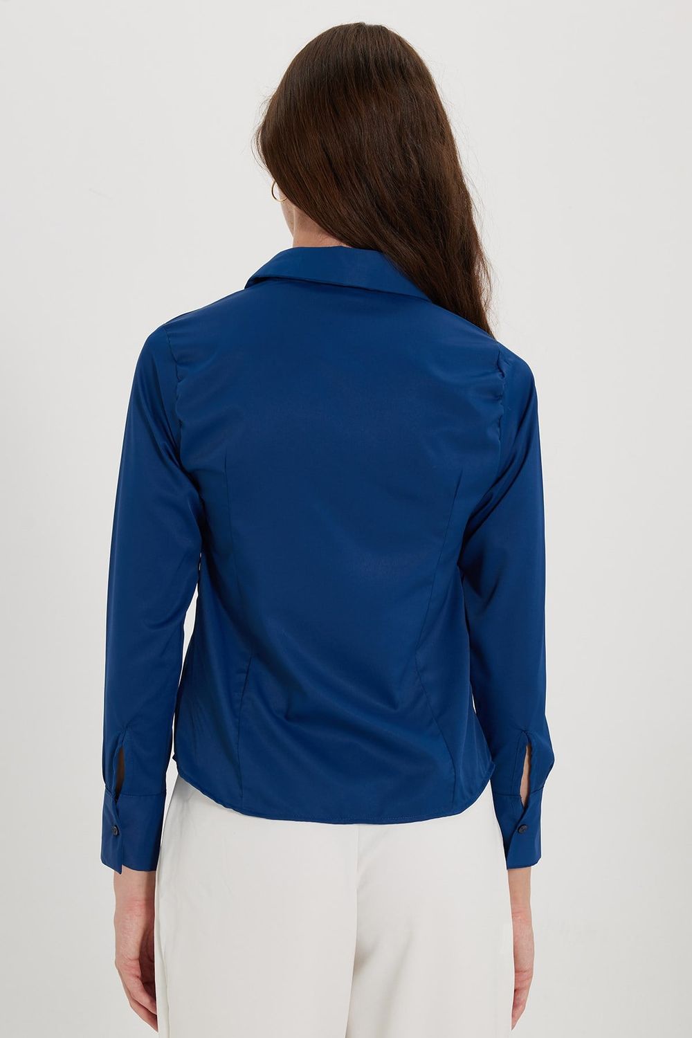 Kadın Slim Fit Dar Kesim Pensli Vucüda Oturan Klasik Yaka Uzun Kollu Likralı Lacivert Gömlek
