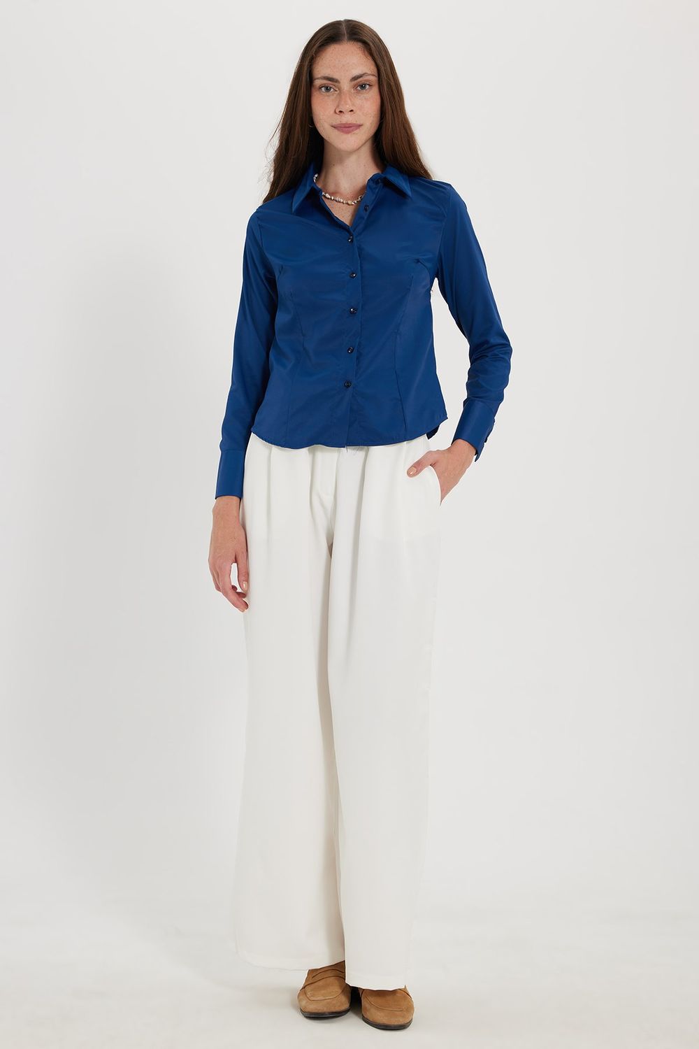 Kadın Slim Fit Dar Kesim Pensli Vucüda Oturan Klasik Yaka Uzun Kollu Likralı Lacivert Gömlek