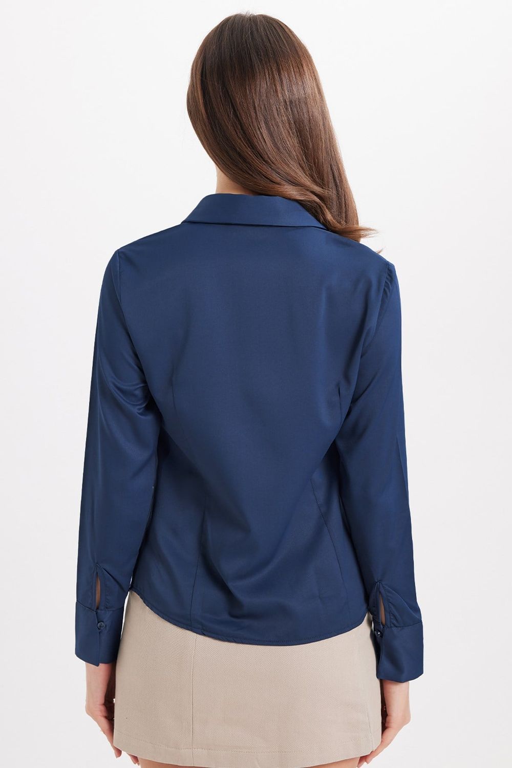 Kadın Slim Fit Dar Kesim Pensli Vucüda Oturan Uzun Manşet V Yaka Gömlek