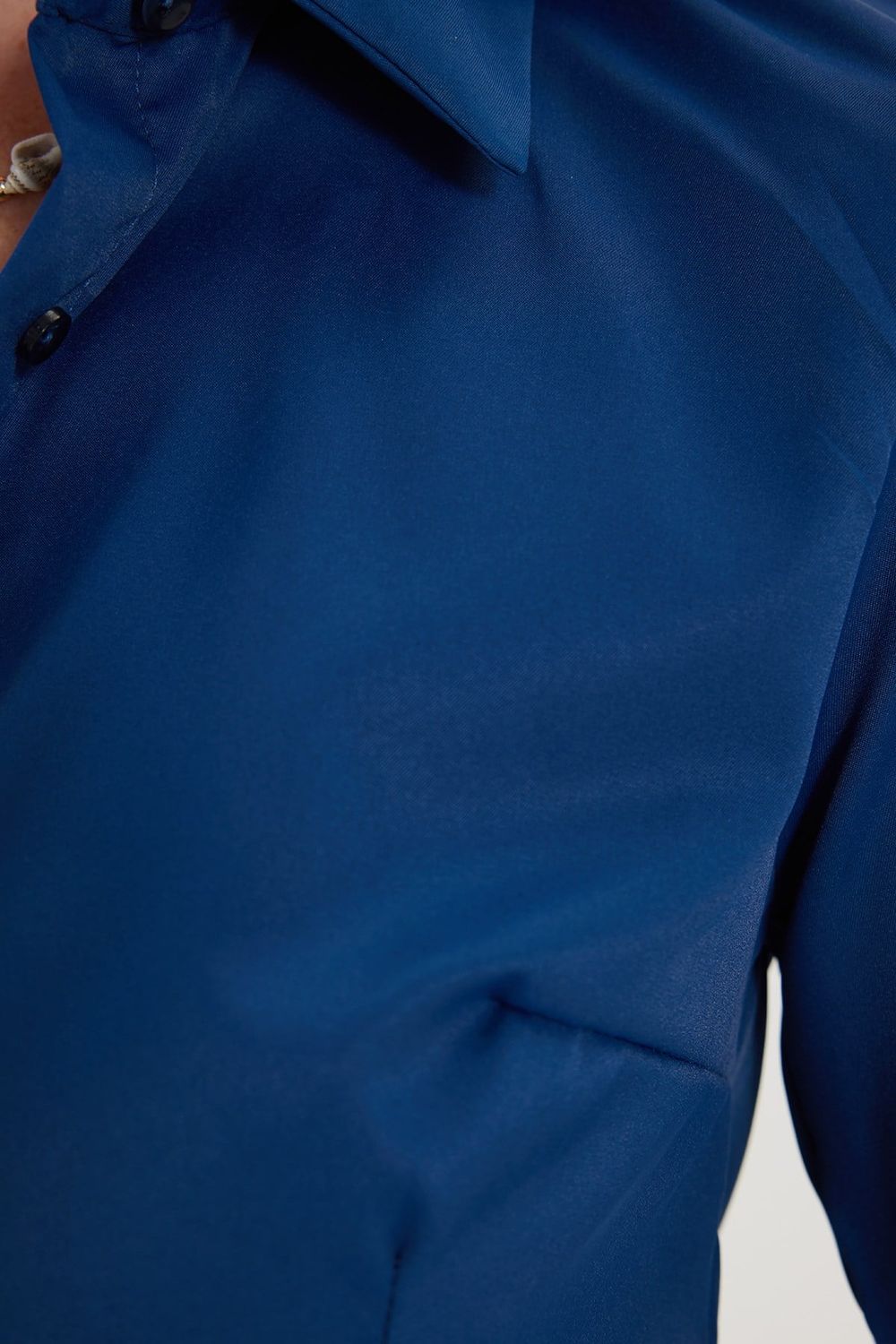Kadın Slim Fit Dar Kesim Pensli Vucüda Oturan Klasik Yaka Uzun Kollu Likralı Lacivert Gömlek