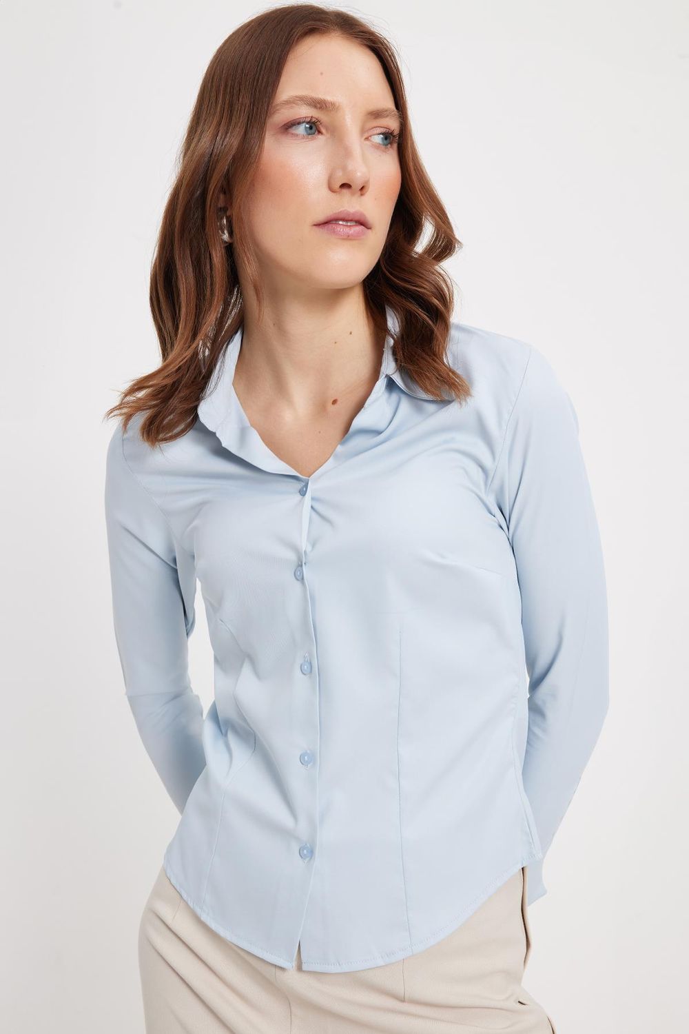 Kadın Slim Fit Dar Kesim Pensli Vucüda Oturan Uzun Manşet V Yaka Gömlek