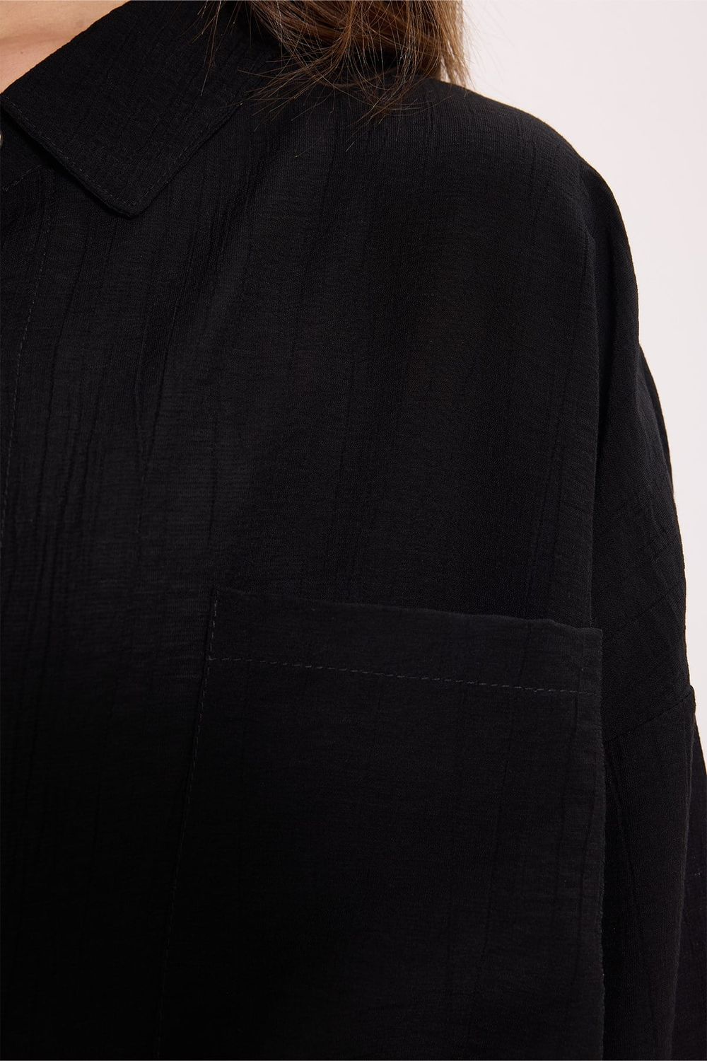 Kadın Oversize Rahat Kesim Uzun Kollu Düz Viskonlu Siyah Gömlek