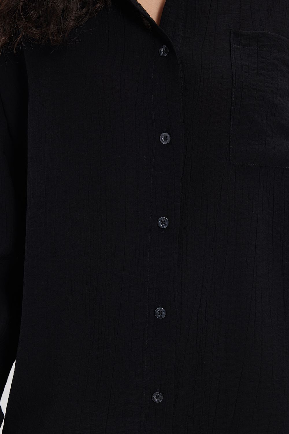 Kadın Oversize Rahat Kesim Uzun Kollu Düz Viskonlu Siyah Gömlek