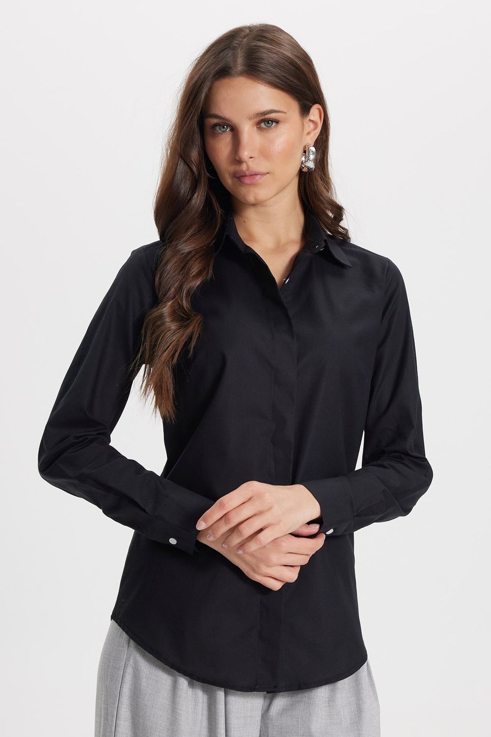 Kadın Slim Fit Dar Kesim %100 Pamuk Spor Yaka Gizli Pat Uzun Kollu Düz Oxford Leke Tutmaz Siyah Gömlek