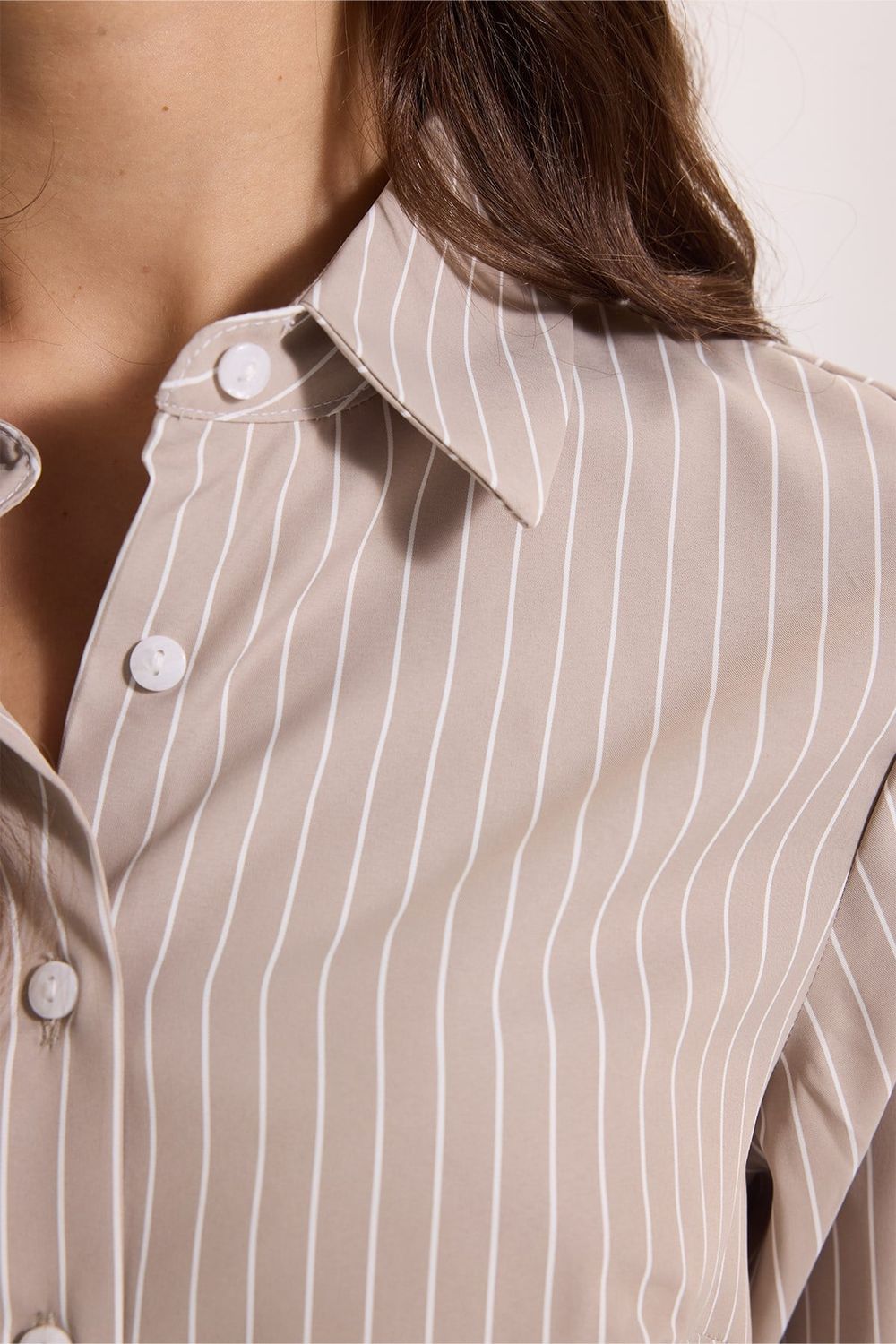 Kadın Slim Fit Dar Kesim Uzun Kollu Çizgili Bej Gömlek