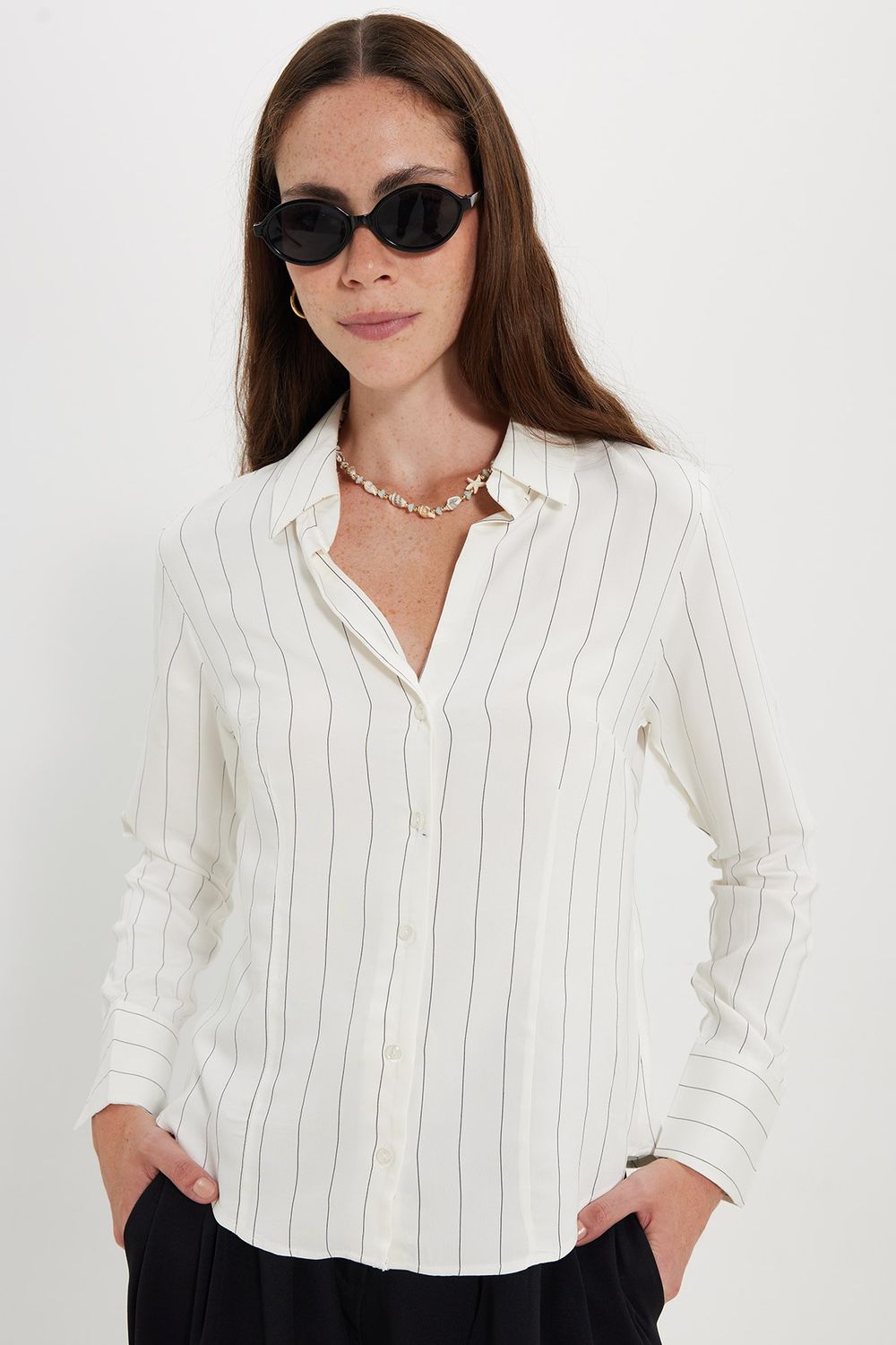 Kadın Slim Fit Dar Kesim Çizgili Viskon Yumuşak Dokulu Uzun Kollu Pensli Ekru Gömlek