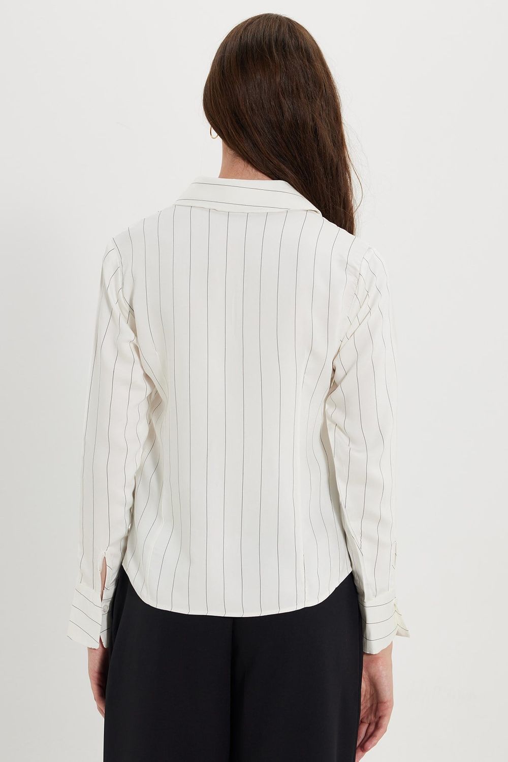Kadın Slim Fit Dar Kesim Çizgili Viskon Yumuşak Dokulu Uzun Kollu Pensli Ekru Gömlek