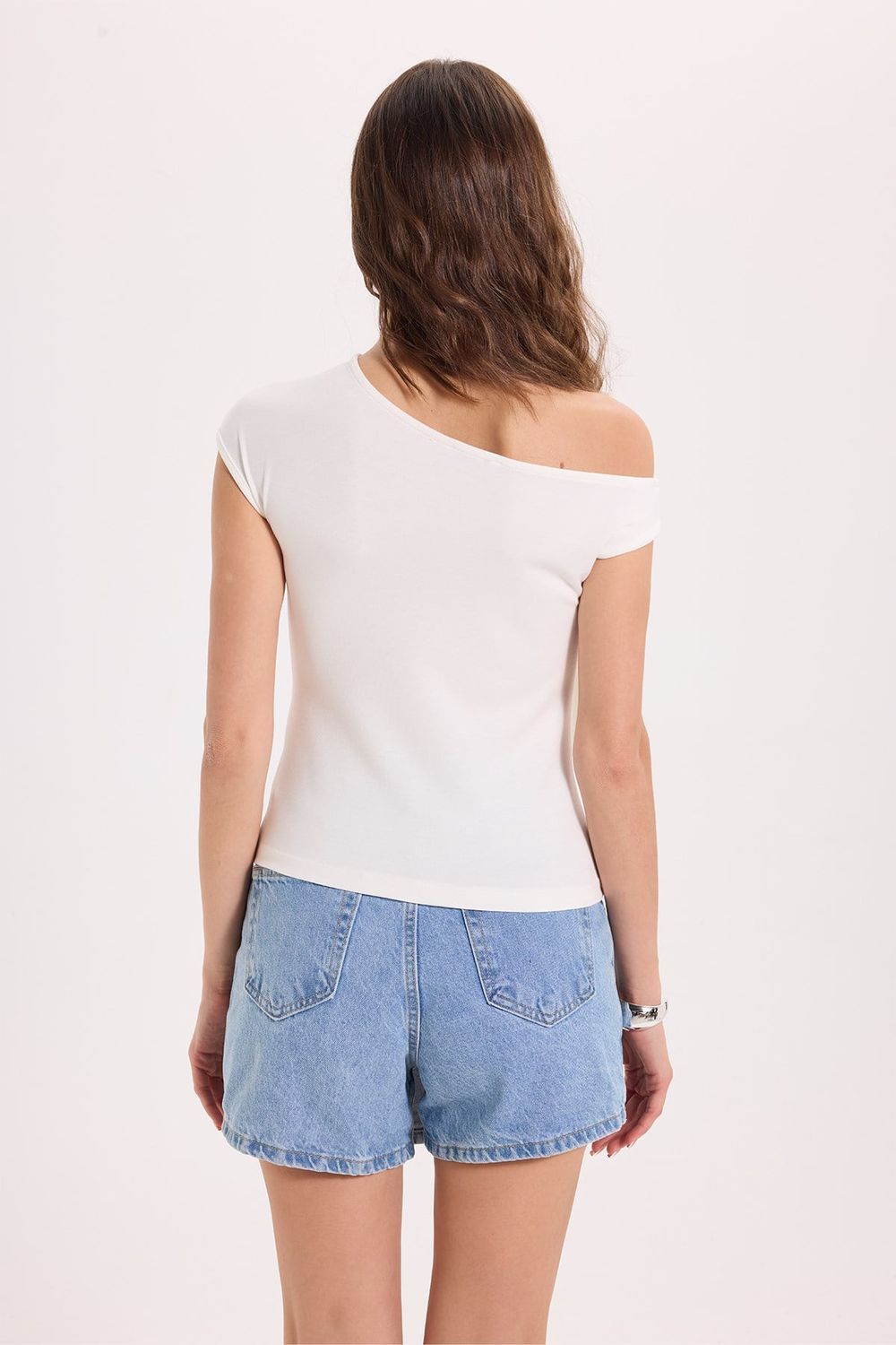 Kadın Slim Fit Dar Kesim Kısa Kollu Kayık Yaka Ekru Bluz