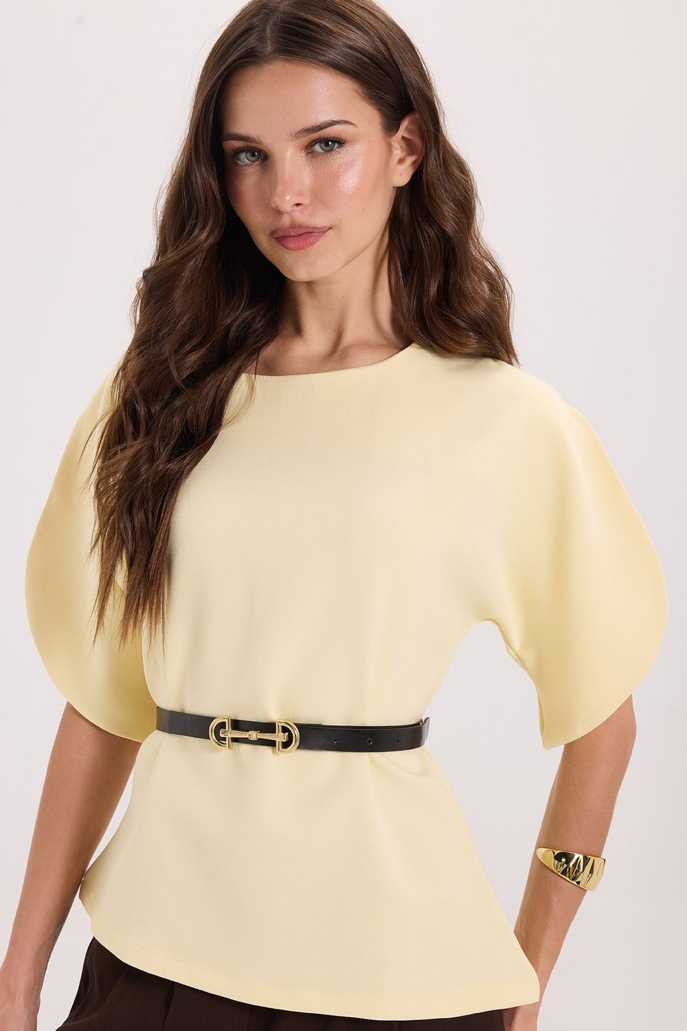 Kadın Slim Fit Dar Kesim Kol Detaylı İnce Kemerli Fermuarlı Sarı Bluz