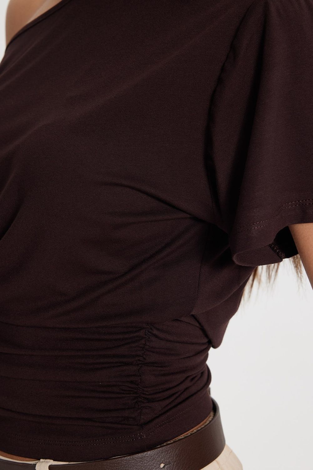 Kadın Regular Fit Klasik Kesim Kısa Kollu Beli Büzgülü Kahverengi Bluz