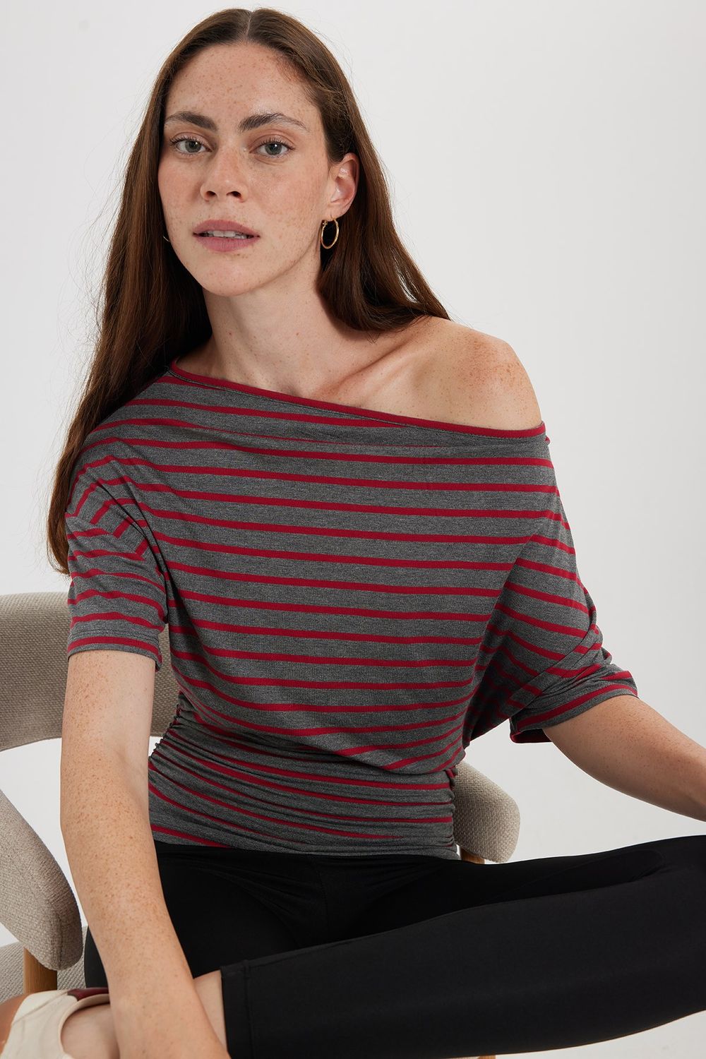 Kadın Regular Fit Klasik Kesim Asimetrik Yaka Yarasa Kol Çizgili Likralı Bordo Viskon Crop Bluz