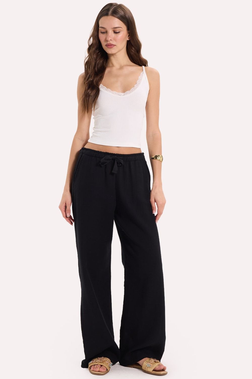 Kadın Slim Fit Dar Kesim Askılı V Yaka Dantel Detaylı Ekru Atlet Bluz