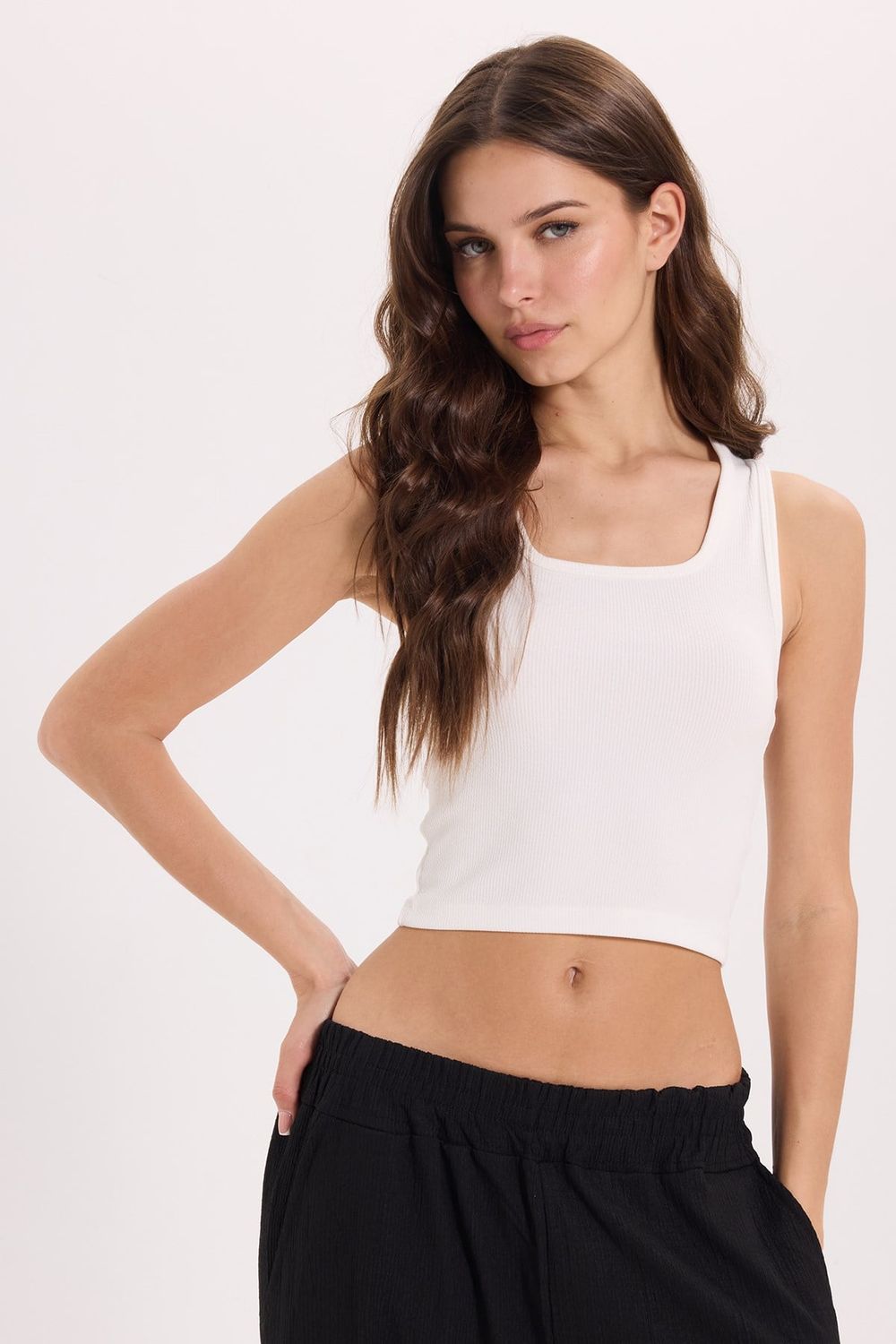 Kadın Slim Fit Dar Kesim Kalın Askılı Kare Yaka Ekru Atlet Bluz