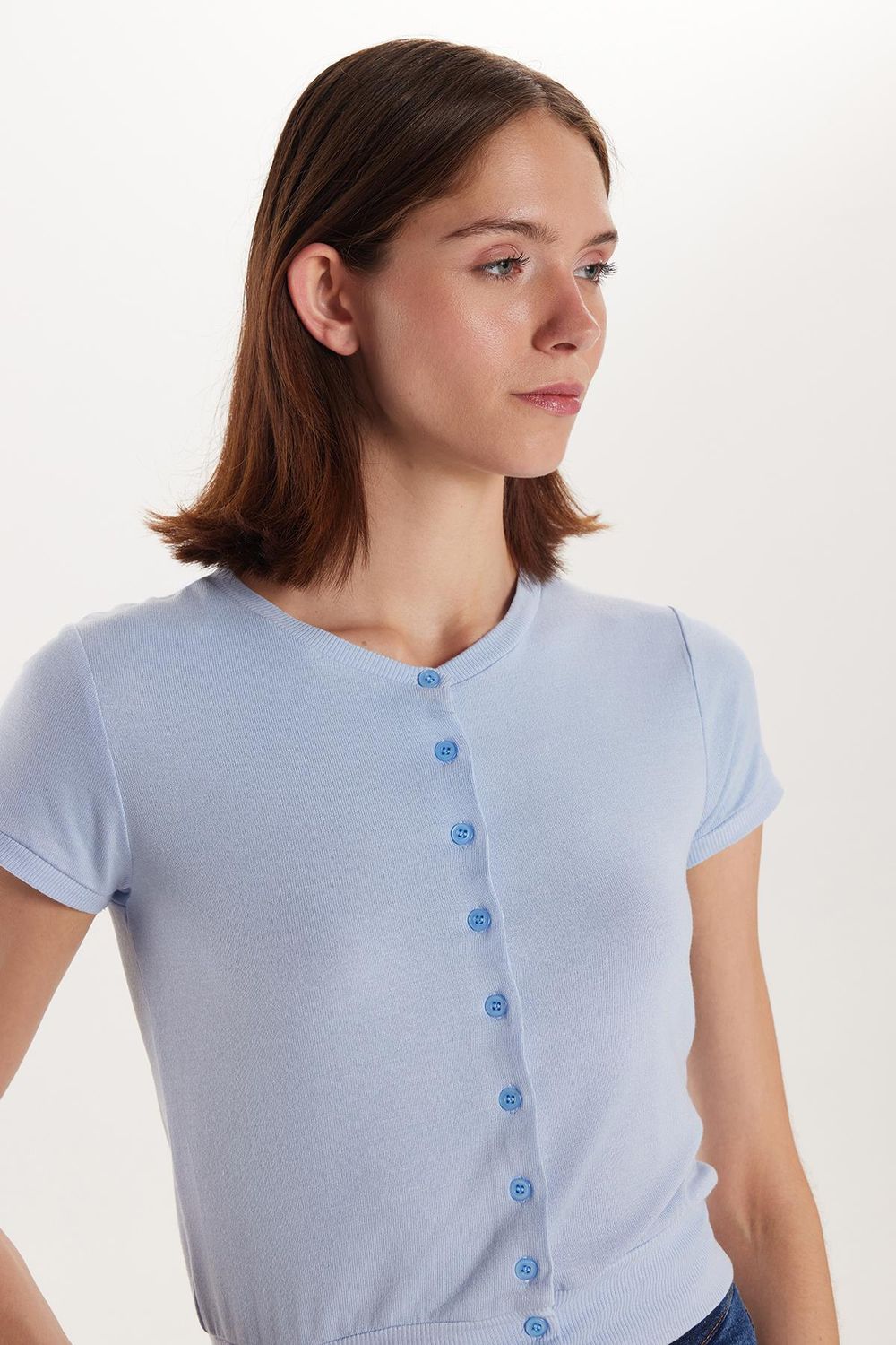 Kadın Slim Fit Dar Kesim Kısa Kollu Bisiklet Yaka Düğmeli Mavi Hırka