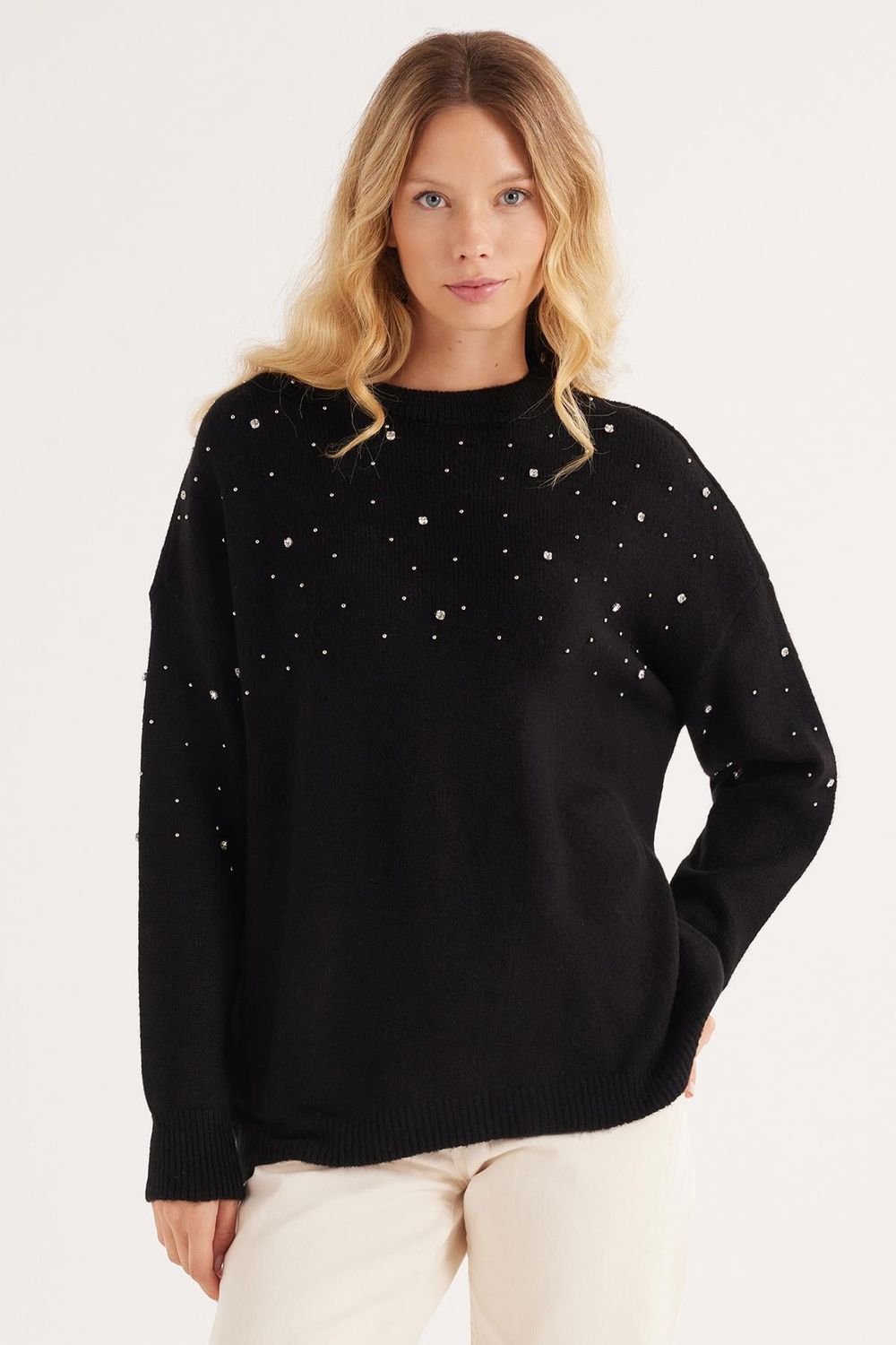 Kadın Slim Fit Dar Kesim Bisiklet Yaka İşlemeli Siyah Kazak