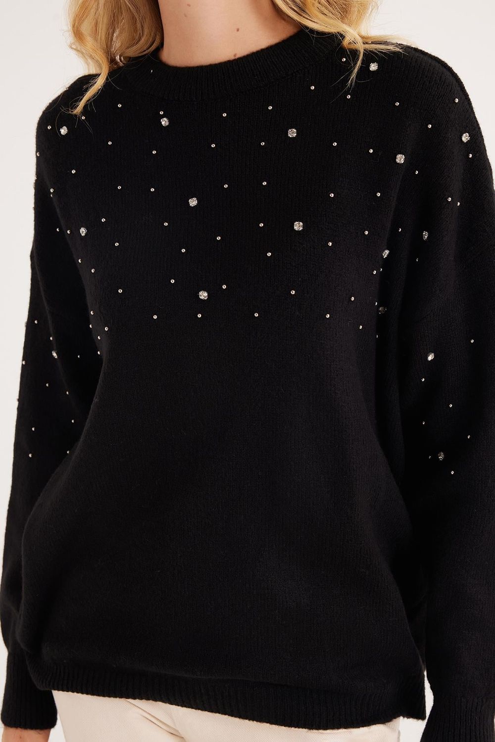 Kadın Slim Fit Dar Kesim Bisiklet Yaka İşlemeli Siyah Kazak