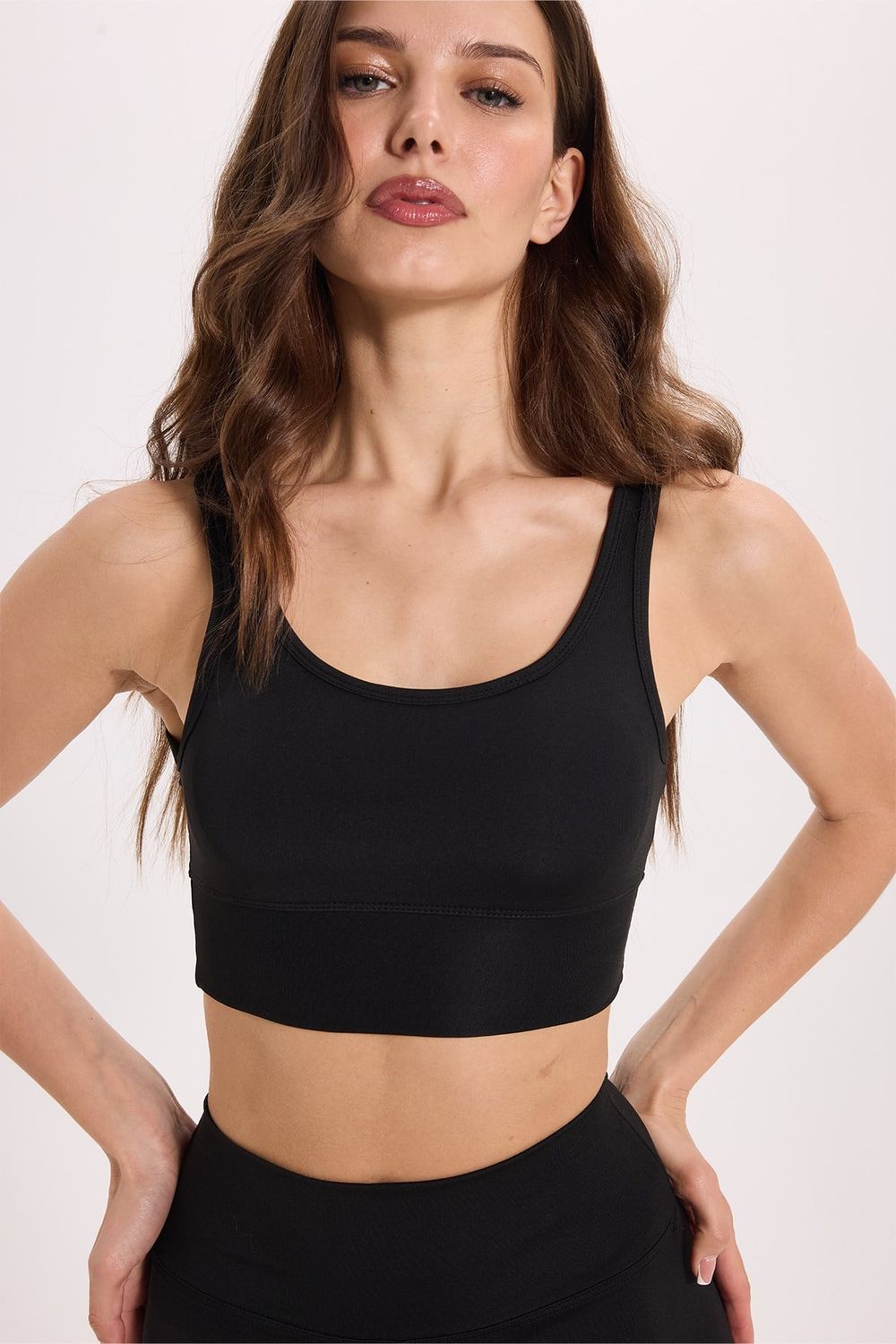 Kadın Slim Fit Dar Kesim İnce Askılı Kare Yaka Siyah Crop