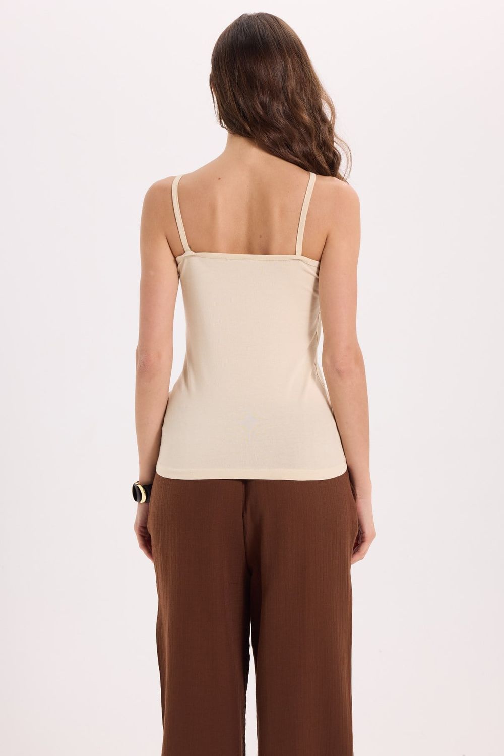 Kadın Slim Fit Dar Kesim Kolsuz V Yaka Dantel Detaylı Pamuklu Likralı Bej Crop