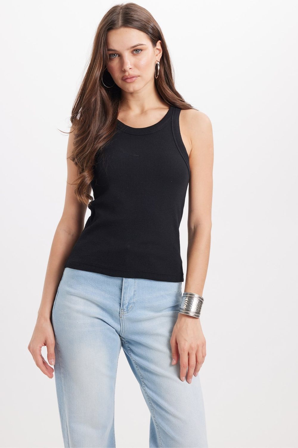 Kadın Slim Fit Dar Kesim Pamuklu Askılı Bisiklet Yaka Siyah Crop Atlet