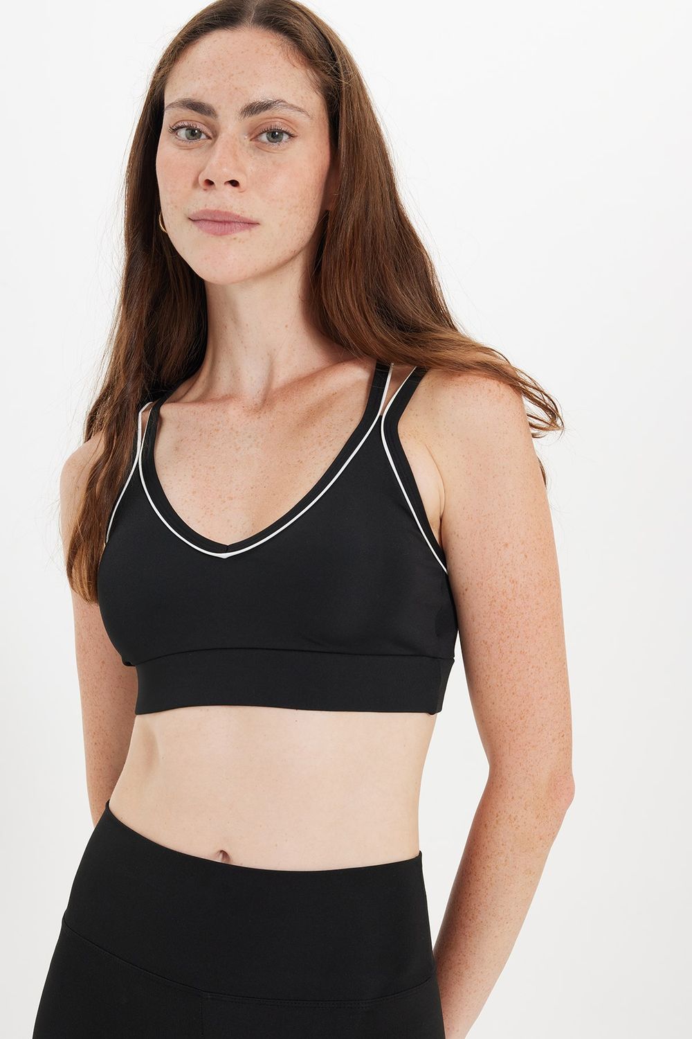 Kadın Slim Fit Dar Kesim Çapraz Bağlamalı Askılı V Yaka Siyah Crop 