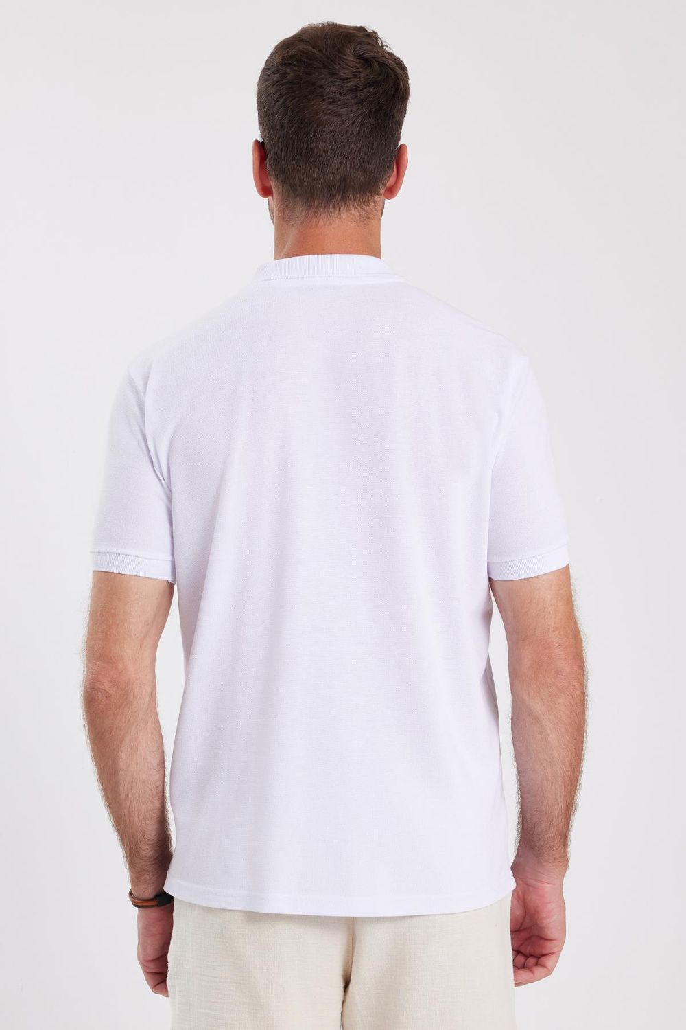 Erkek Regular Fit Klasik Kesim Pamuklu Yumuşak Dokulu Serin Tutan Kumaş Düz Beyaz Polo Yaka Tişört