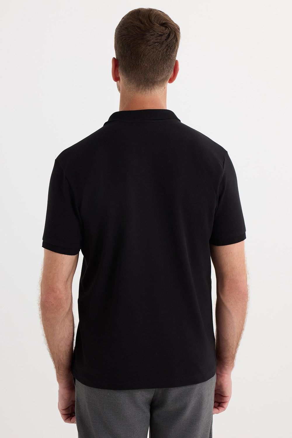 Erkek Regular Fit Klasik Kesim Pamuklu Yumuşak Dokulu Serin Tutan Kumaş Düz Siyah Polo Yaka Tişört