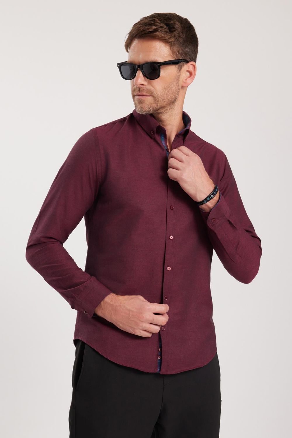 Erkek Slim Fit Dar Kesim Uzun Kollu Pamuklu Oxford Doku Kolay Ütülenebilir Bordo Düğmeli Yaka Gömlek