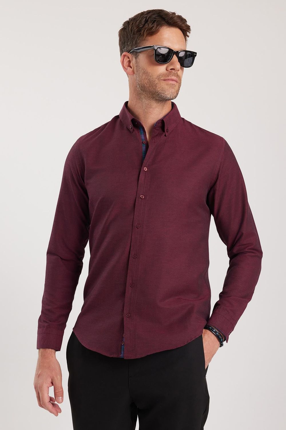 Erkek Slim Fit Dar Kesim Uzun Kollu Pamuklu Oxford Doku Kolay Ütülenebilir Bordo Düğmeli Yaka Gömlek