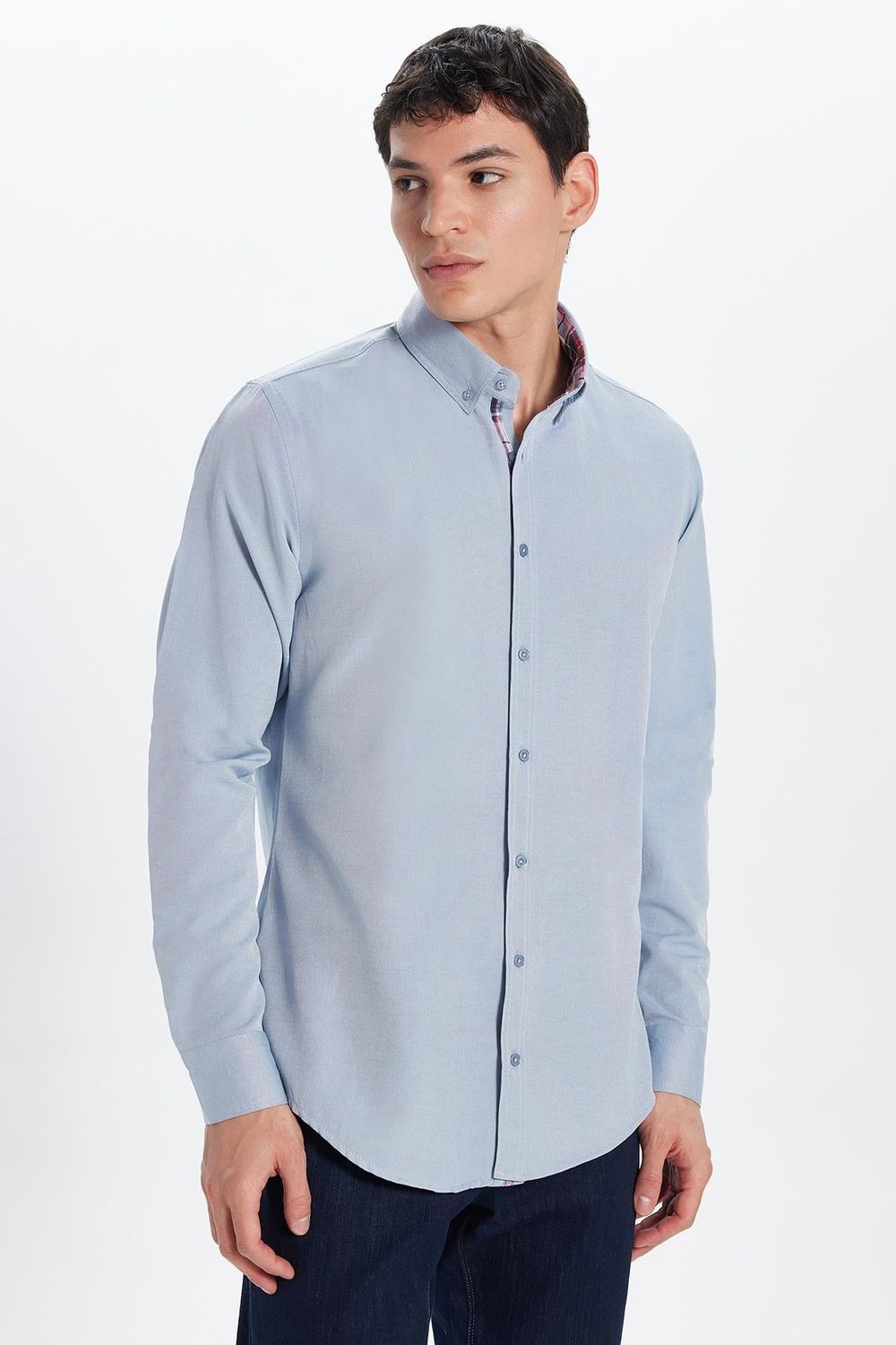 Erkek Slim Fit Dar Kesim Uzun Kollu Pamuklu Oxford Doku Kolay Ütülenebilir Mavi Düğmeli Yaka Gömlek