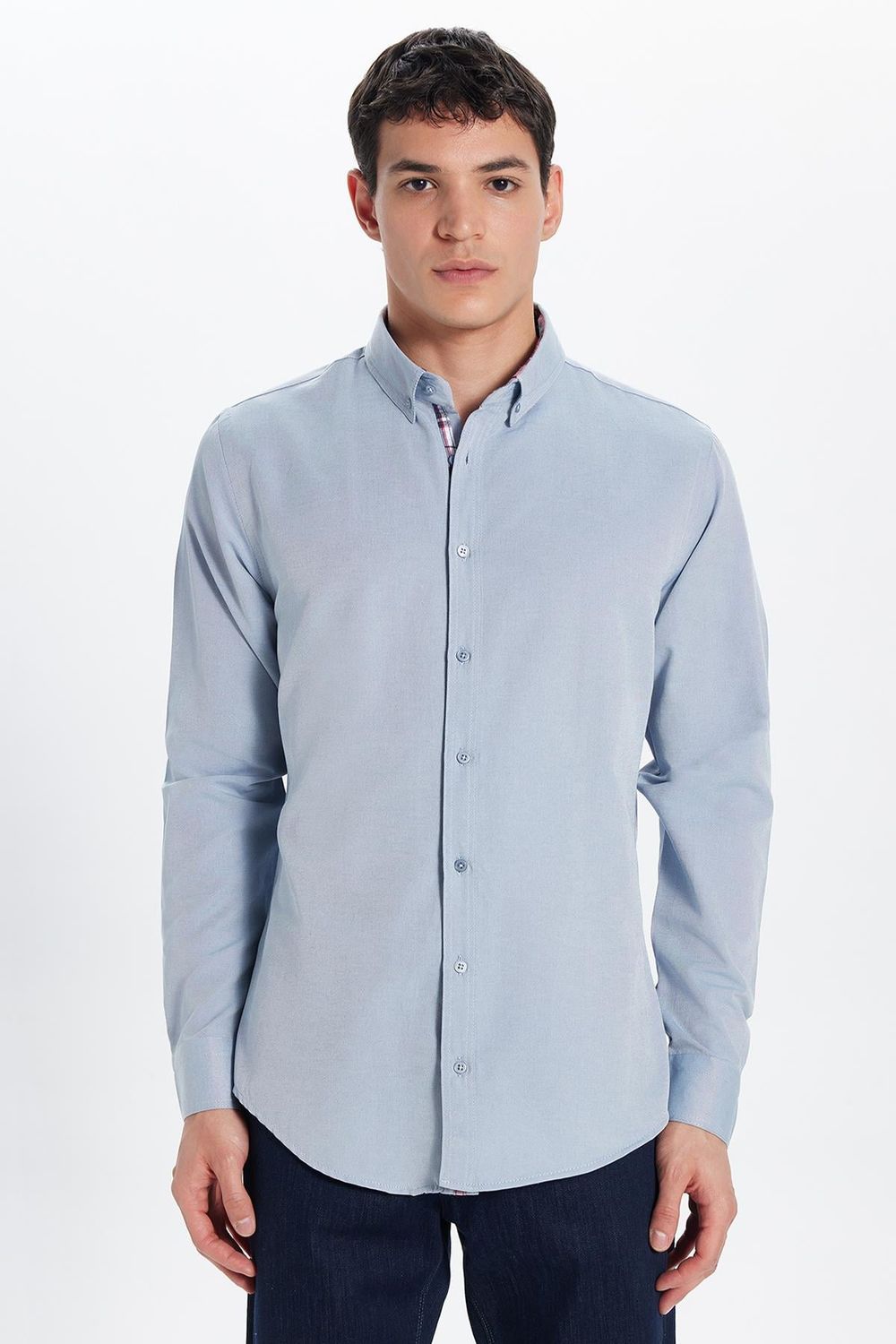 Erkek Slim Fit Dar Kesim Uzun Kollu Pamuklu Oxford Doku Kolay Ütülenebilir Mavi Düğmeli Yaka Gömlek
