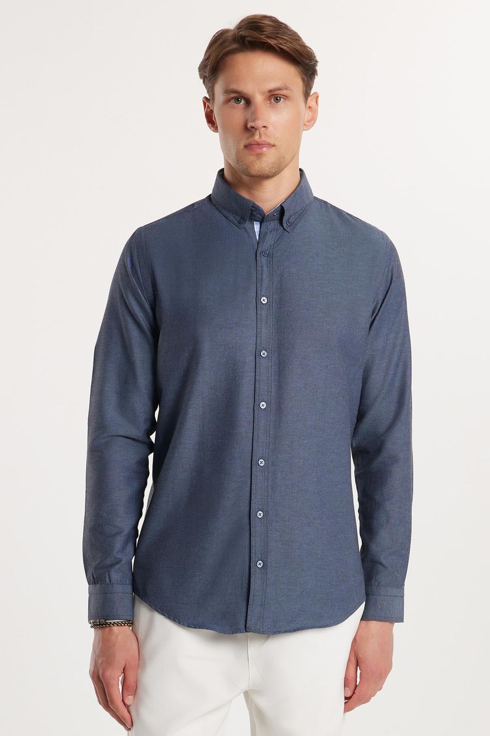 Erkek Slim Fit Dar Kesim Uzun Kollu Pamuklu Oxford Doku Kolay Ütülenebilir Mavi Düğmeli Yaka Gömlek