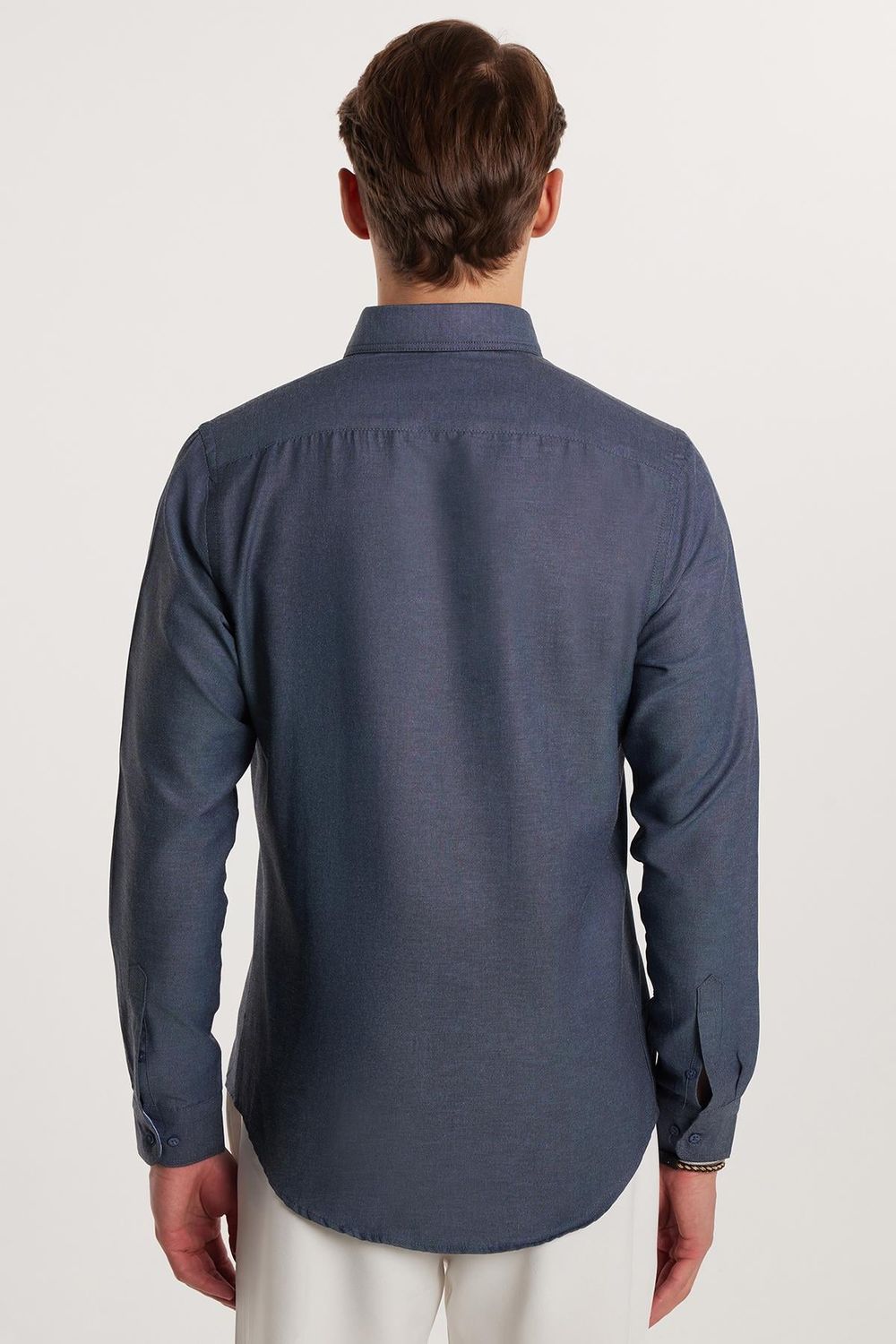 Erkek Slim Fit Dar Kesim Uzun Kollu Pamuklu Oxford Doku Kolay Ütülenebilir Mavi Düğmeli Yaka Gömlek