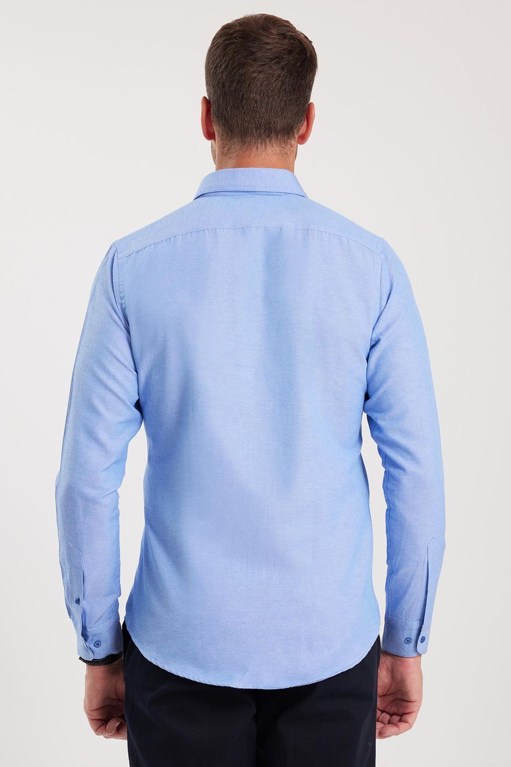 Erkek Slim Fit Dar Kesim Uzun Kollu Pamuklu Oxford Doku Kolay Ütülenebilir Mavi Düğmeli Yaka Gömlek