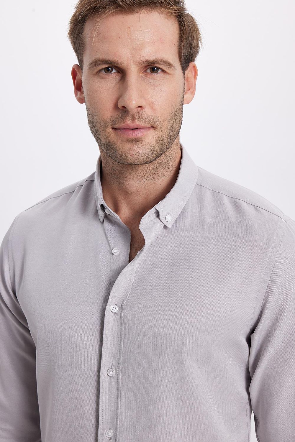 Erkek Slim Fit Dar Kesim Pamuklu Kolay Ütü Gri Düğmeli Yaka Gömlek