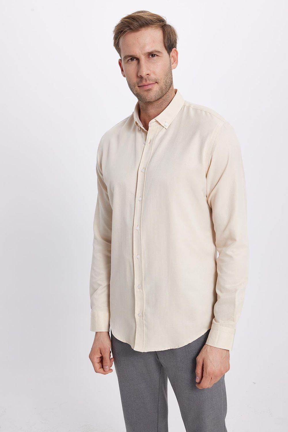 Erkek Slim Fit Dar Kesim Pamuklu Kolay Ütü Krem Düğmeli Yaka Gömlek