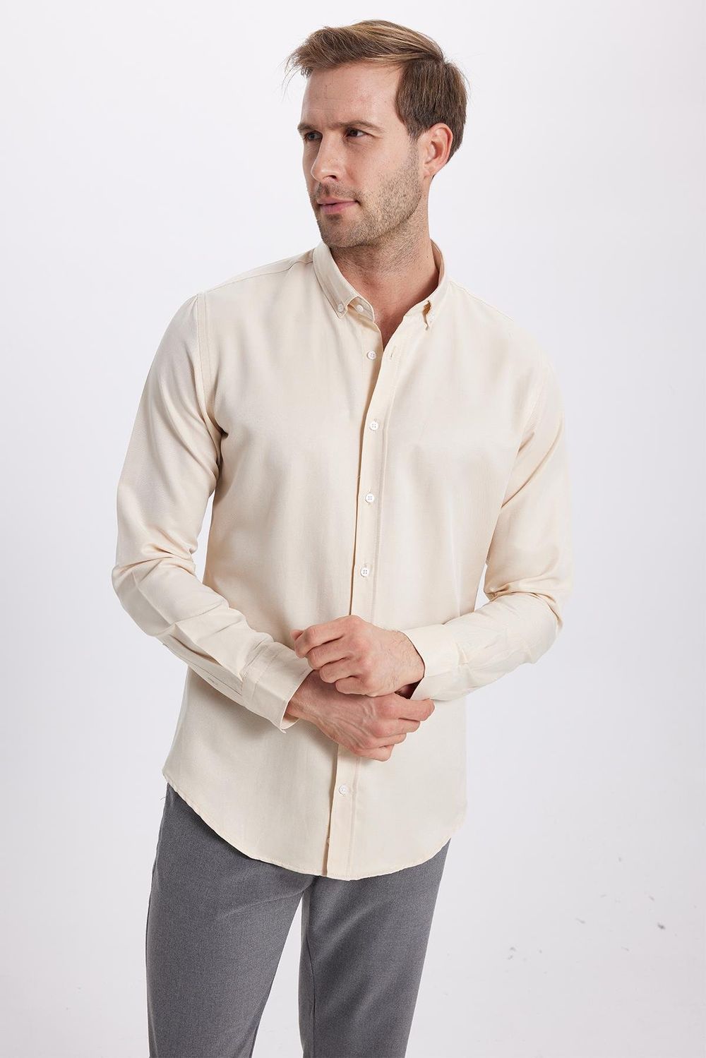Erkek Slim Fit Dar Kesim Pamuklu Kolay Ütü Krem Düğmeli Yaka Gömlek