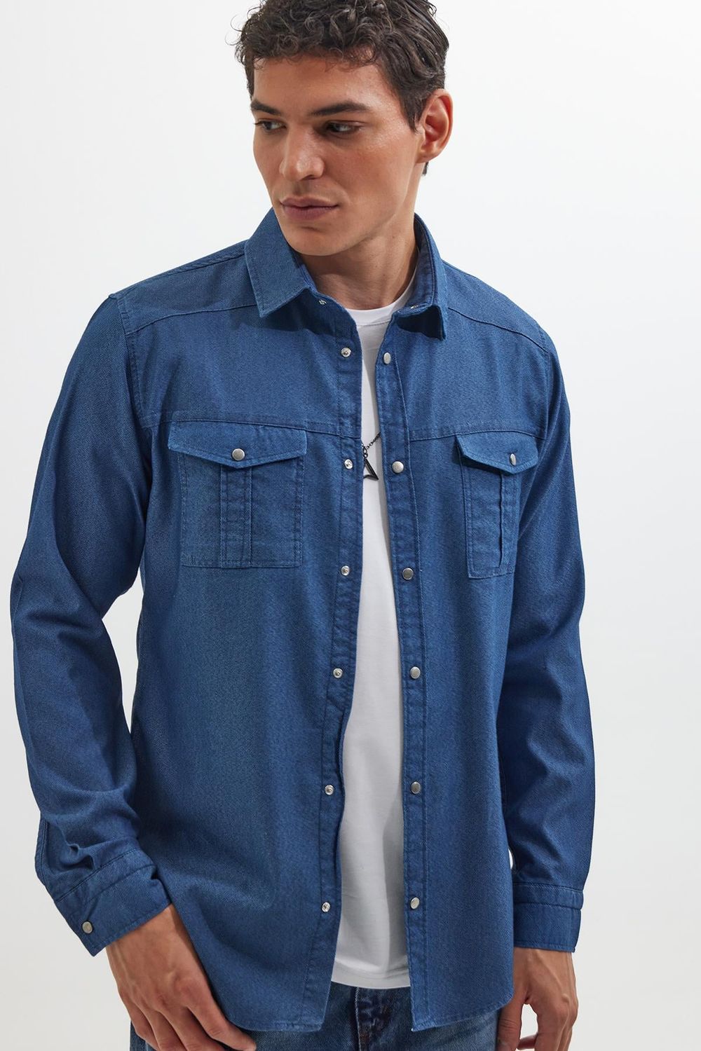 Slim Fit Uzun Kollu Spor Yaka Yıkamalı Çift Cepli Armürlü Denim Kot İndigo Erkek Gömlek