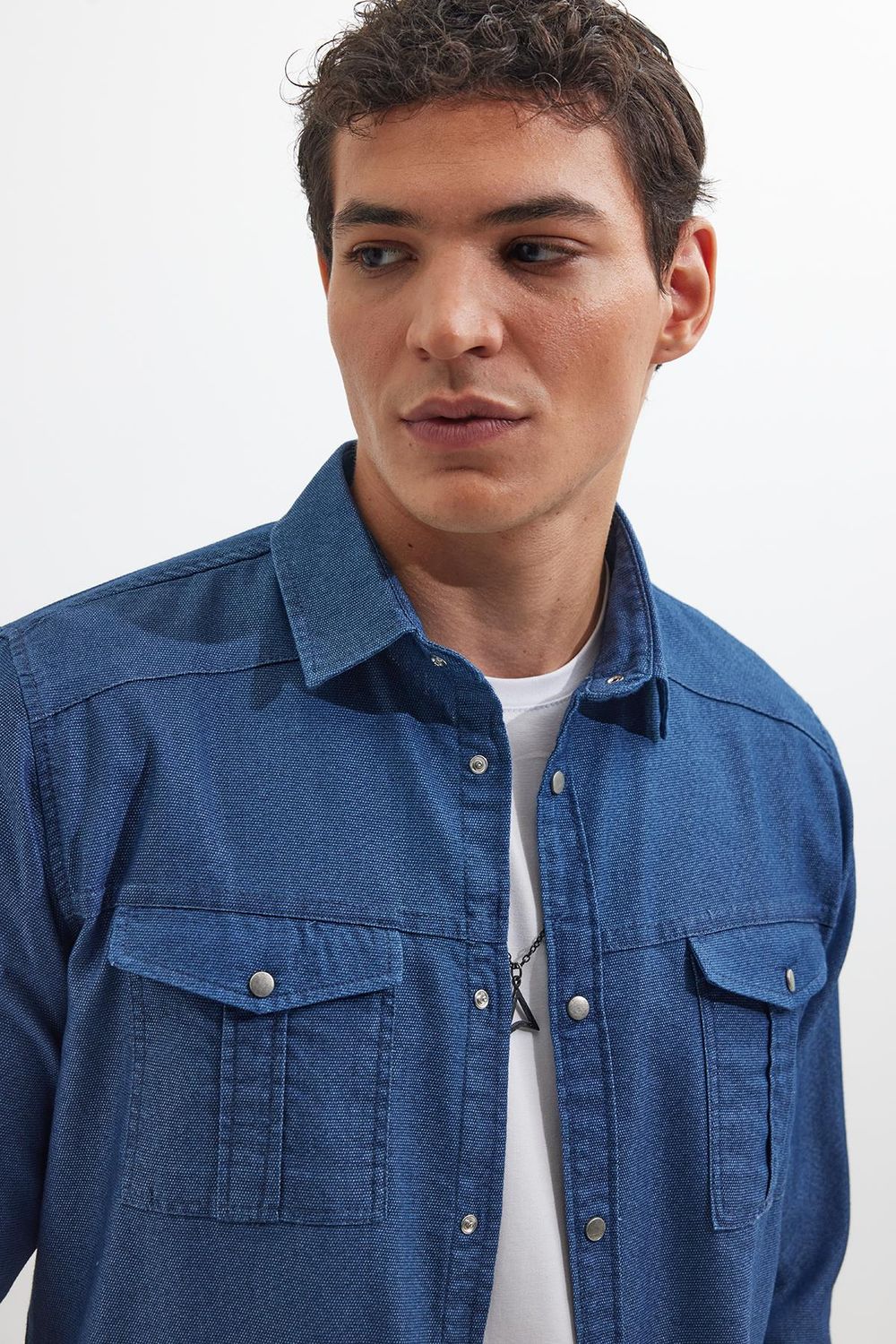 Slim Fit Uzun Kollu Spor Yaka Yıkamalı Çift Cepli Armürlü Denim Kot İndigo Erkek Gömlek