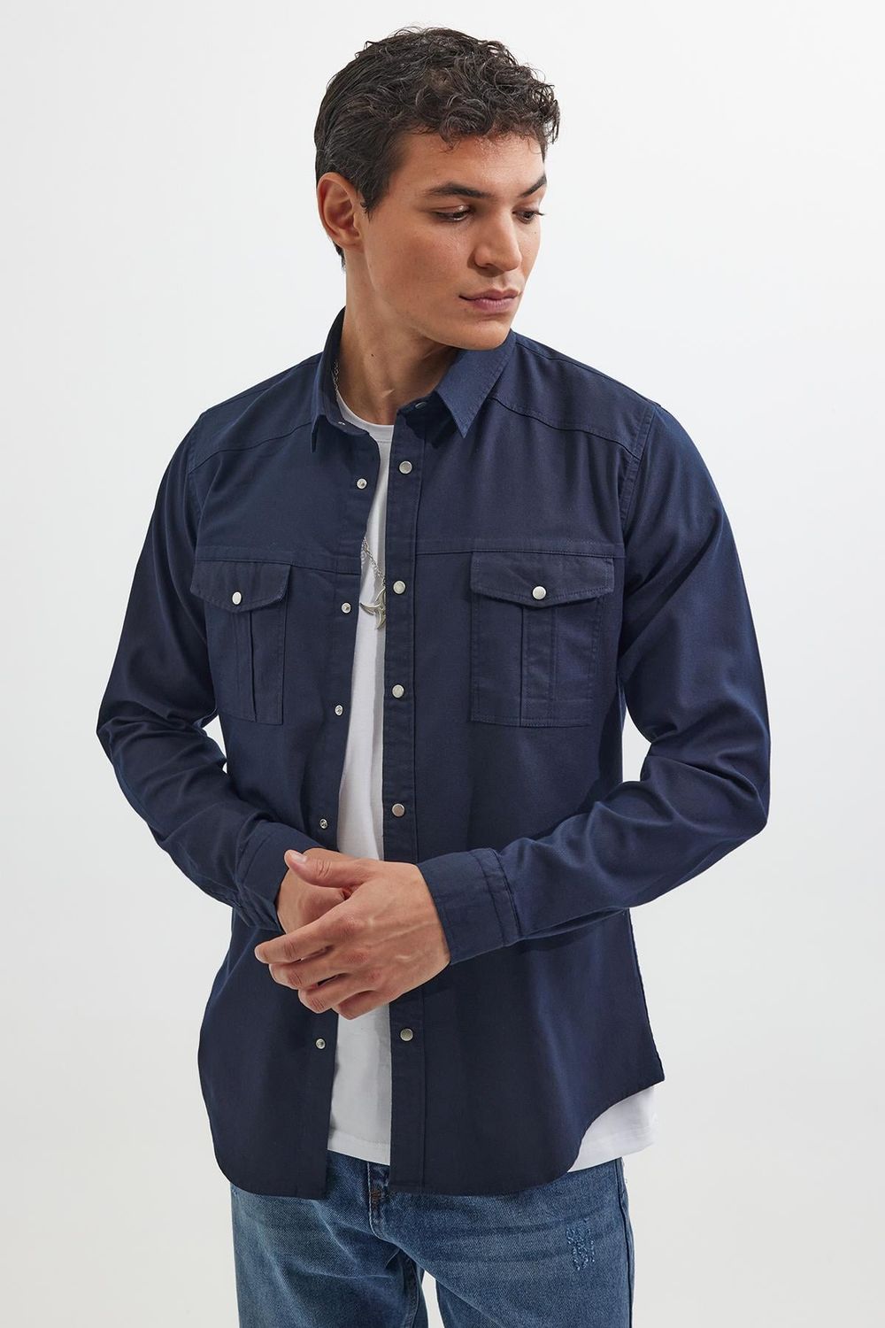 Erkek Slim Fit Uzun Kollu Spor Yaka Yıkamalı Çift Cepli Armürlü Denim Kot Lacivert Gömlek