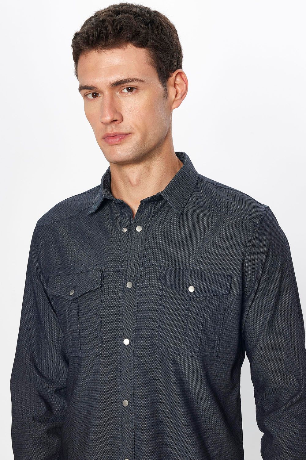 Slim Fit Spor Yaka Yıkamalı Çift Cepli Armürlü Denim Erkek Gömlek