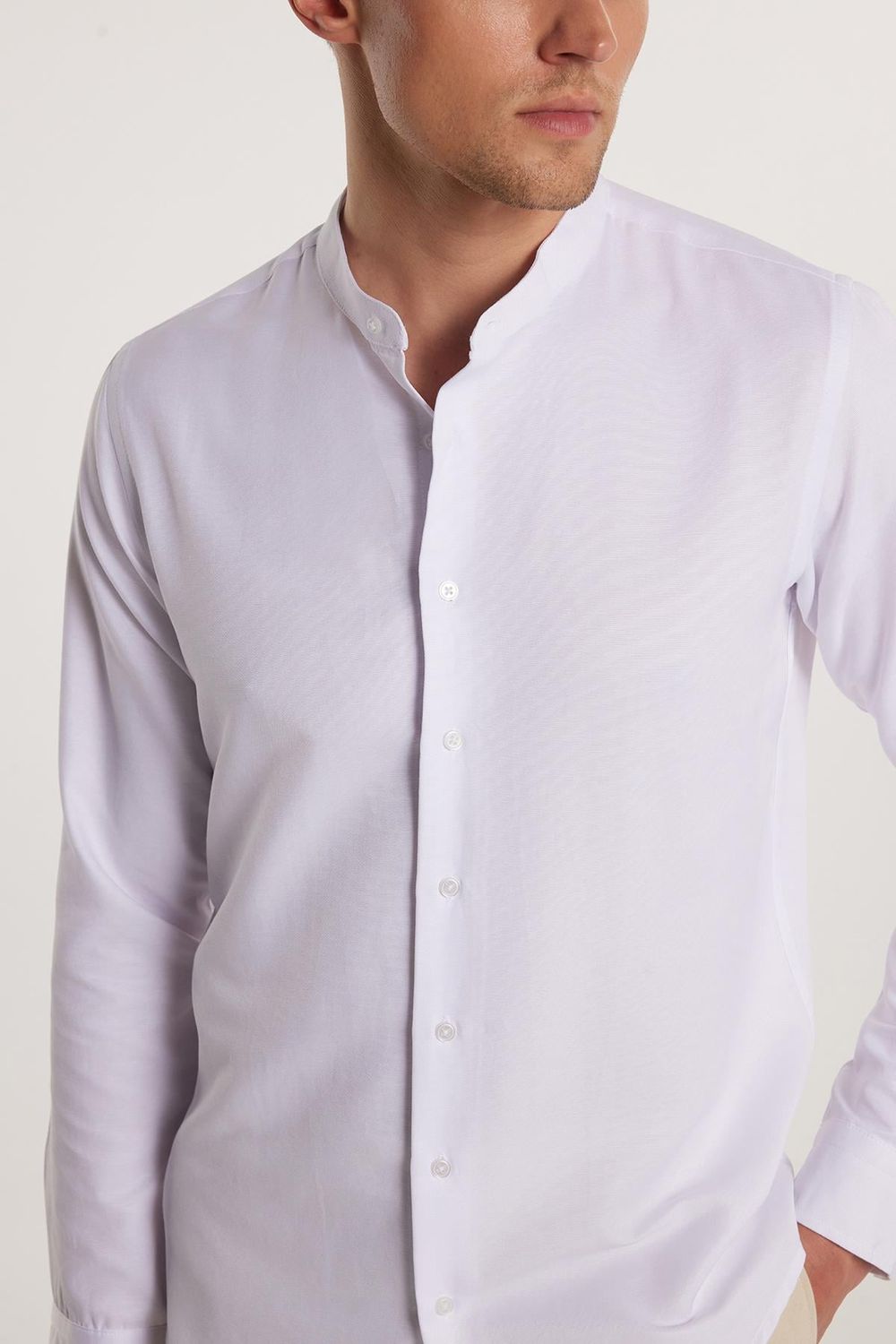 Erkek Slim Fit Dar Kesim Uzun Kollu Pamuklu Beyaz Hakim Yaka Gömlek