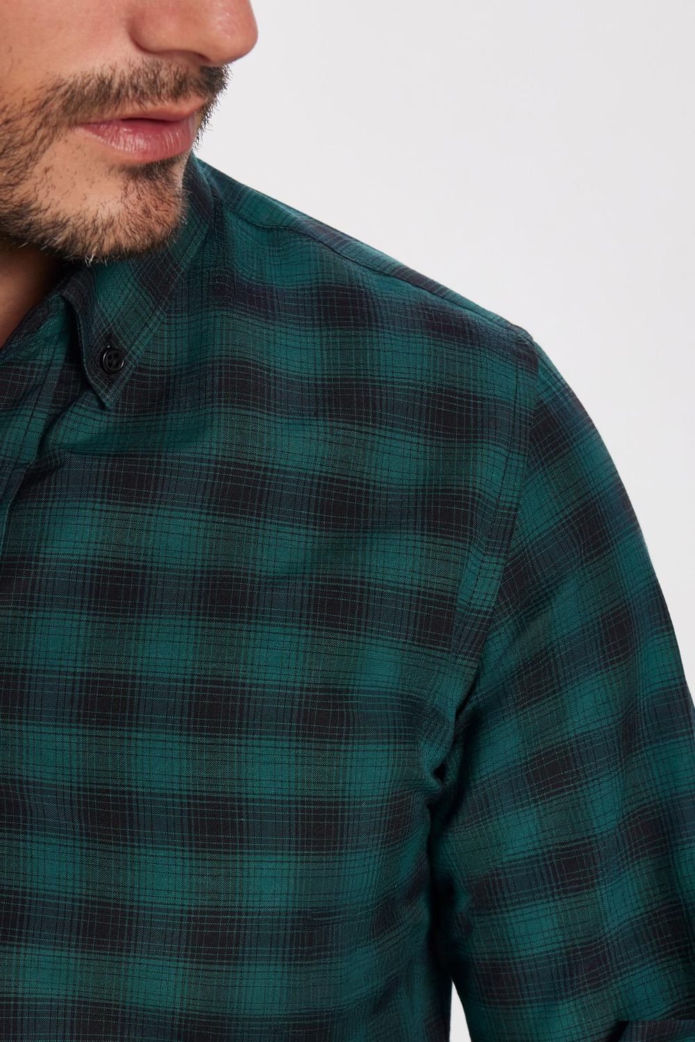 Erkek Slim Fit Dar Kesim Uzun Kollu Pamuklu Kolay Ütü Kareli Düğmeli Yaka Gömlek